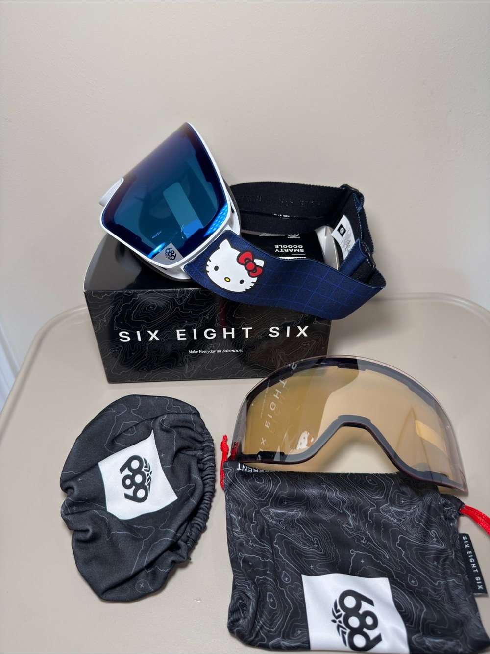 Hello Kitty 686 magnetic ski goggles - Picture 3 of 8